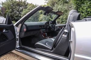 Image 21/43 of Mercedes-Benz SL 280 (2002)