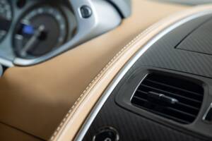 Image 16/32 of Aston Martin Vanquish (2013)