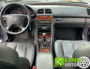 Image 4/10 de Mercedes-Benz CLK 200 Kompressor (2000)