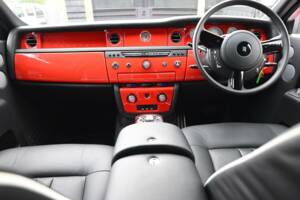 Image 40/50 of Rolls-Royce Phantom VII (2016)