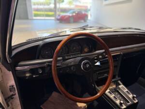 Image 13/35 of BMW 3.0 CS (1974)