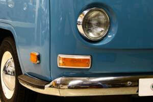 Image 23/33 of Volkswagen T2a minibus (1970)