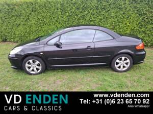 Bild 22/23 von Peugeot 307 CC 2.0i (2005)