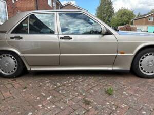 Image 19/50 of Mercedes-Benz 190 E 2.5-16 (1991)