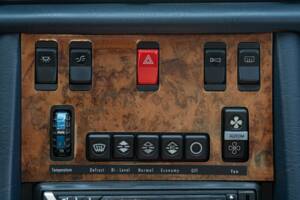 Image 30/50 of Mercedes-Benz 380 SEC (1982)