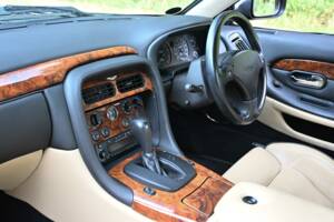 Image 47/50 de Aston Martin DB 7 Vantage (2002)
