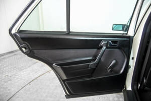 Image 25/50 of Mercedes-Benz 190 D (1985)
