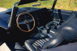Image 24/50 de Jaguar E-Type (1969)