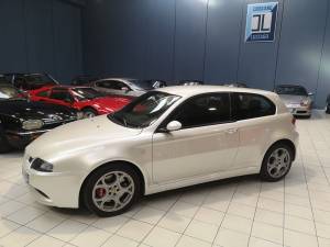 Image 2/49 de Alfa Romeo 147 3.2 GTA (2004)