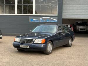 Immagine 2/28 di Mercedes-Benz 400 SE (1992)