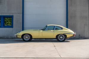 Image 13/78 de Jaguar E-Type (1969)