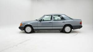 Imagen 8/15 de Mercedes-Benz 230 E (1988)