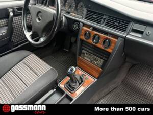 Image 12/15 of Mercedes-Benz 190 E 2.0 (1992)