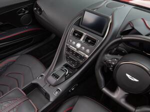 Immagine 52/84 di Aston Martin DBS 770 Ultimate Volante (2023)