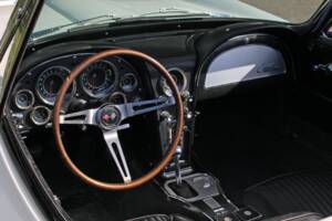 Bild 25/30 von Chevrolet Corvette Sting Ray Convertible (1964)
