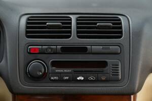 Bild 43/50 von Honda Legend (1992)