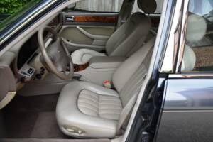 Image 22/40 of Jaguar XJ 6 4.0 Sovereign (1995)