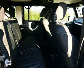 Image 20/50 de Jeep Wrangler Sahara 4.0L (2014)