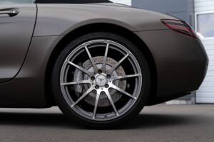 Image 16/45 of Mercedes-Benz SLS AMG Roadster (2012)