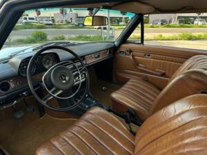 Image 2/8 of Mercedes-Benz 250 CE (1970)