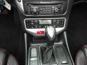 Immagine 36/93 di Maserati GranCabrio 4.7 (2010)