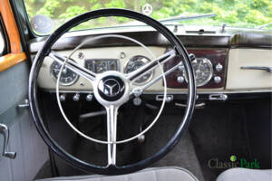 Image 28/50 of Mercedes-Benz 220 (1952)