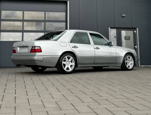 Bild 4/4 von Mercedes-Benz E 500 (1994)