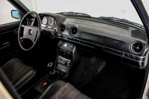 Bild 6/46 von Mercedes-Benz 240 D (1982)