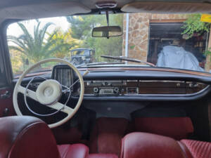 Immagine 6/8 di Mercedes-Benz 220 SE b (1965)