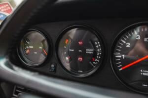 Image 39/50 de Porsche 911 Carrera 3.2 (1989)
