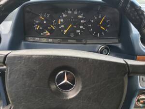 Bild 9/27 von Mercedes-Benz 230 E (1983)