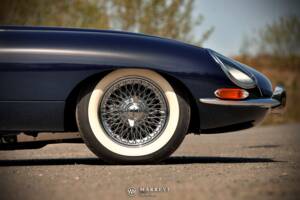 Image 33/80 de Jaguar Type E 4.2 (1966)