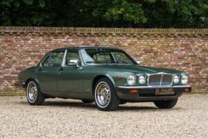 Image 39/50 of Jaguar XJ 6 4.2 (1985)