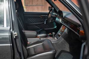 Image 39/91 of Mercedes-Benz 560 SEL (1990)