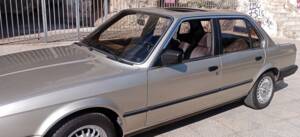 Image 2/51 of BMW 318i (1985)