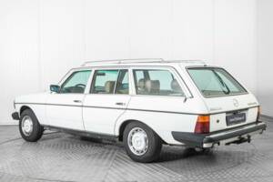 Bild 6/50 von Mercedes-Benz 300 D (1983)