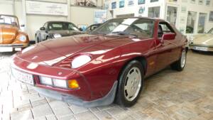 Image 2/18 of Porsche 928 S (1982)
