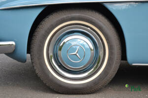 Image 47/50 of Mercedes-Benz 190 SL (1961)