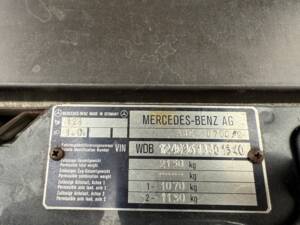 Bild 24/27 von Mercedes-Benz 500 E (1992)