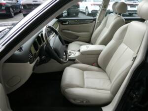 Image 9/21 of Jaguar XJR 4.0 (2001)