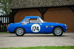 Image 5/45 of MG MGB GT (1964)