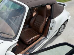 Image 24/62 of Porsche 911 Carrera 2 (1990)