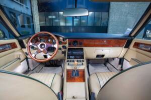 Image 17/20 of Aston Martin V8 (1981)