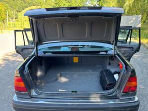 Bild 12/12 von Volvo 960 3.0i (1992)