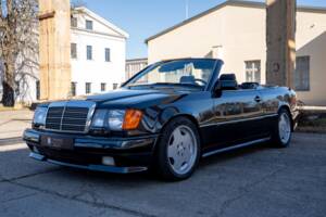 Bild 17/49 von Mercedes-Benz 300 CE-24 (1993)