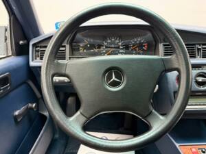 Image 7/28 of Mercedes-Benz C 180 (1994)