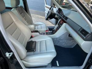 Imagen 21/64 de Mercedes-Benz E 500 (1993)