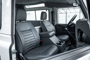 Immagine 46/97 di Land Rover Defender 90 (1995)