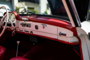 Image 13/25 of Mercedes-Benz 190 SL (1958)