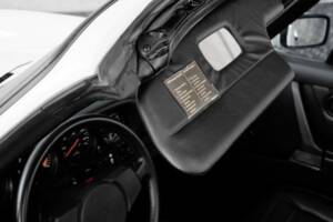 Image 38/46 de Porsche 911 Carrera 3.2 (1984)